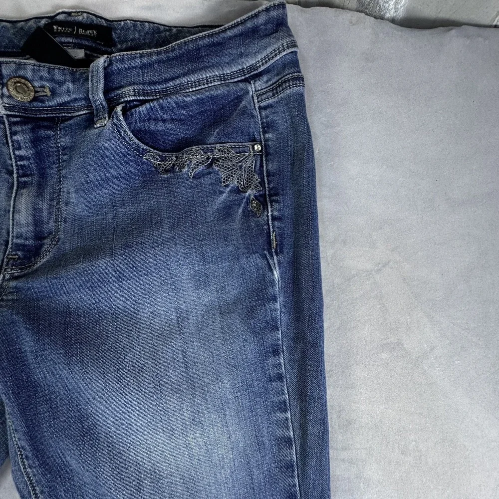 White House Black Market Womens Blanc Bootleg Jeans Blue Denim Embroidered 10R